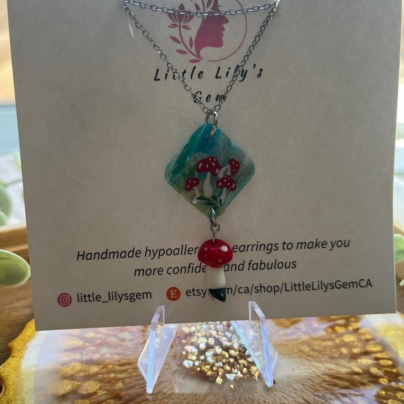 Mushroom Pendant Necklace - Picture 3 of 3